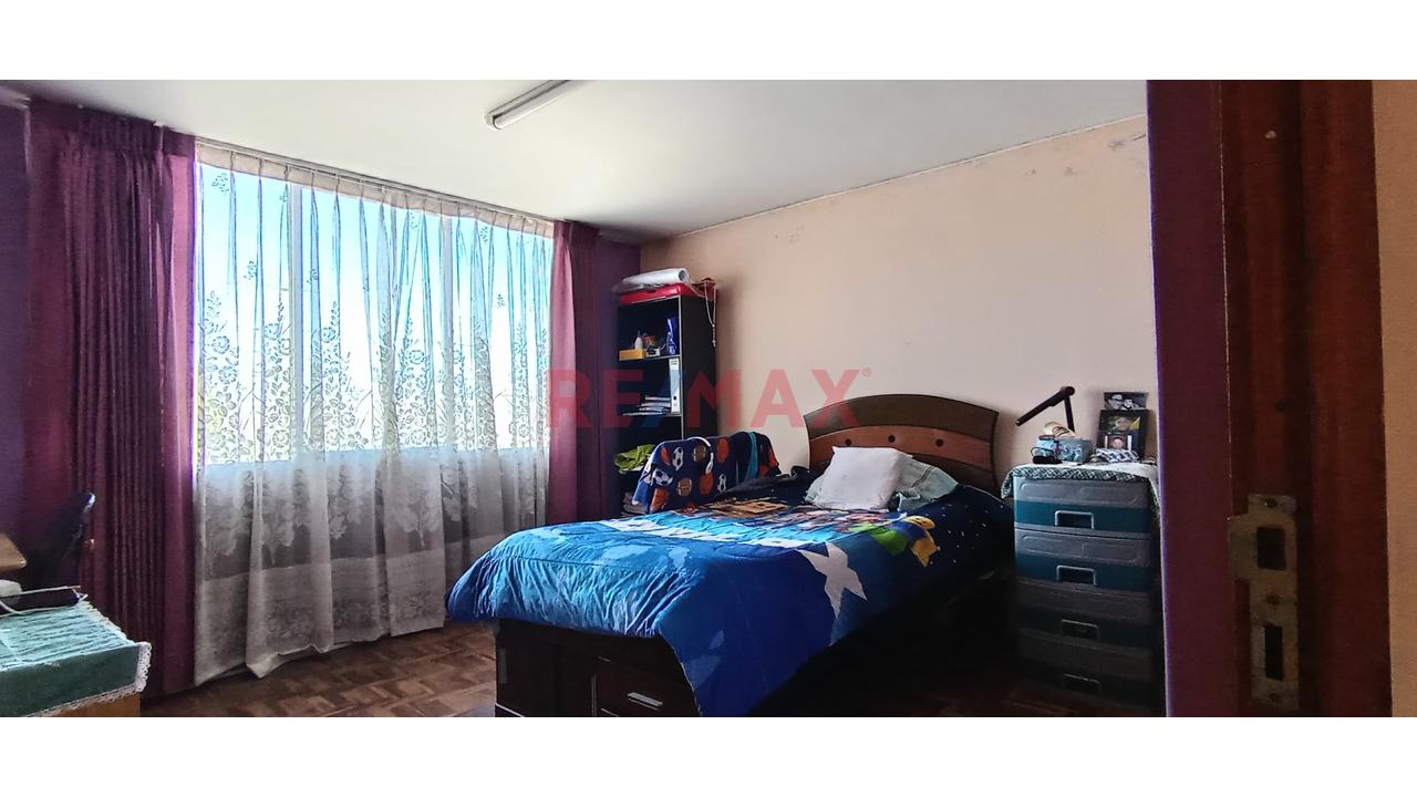 Se Vende Amplia Casa A Precio De Terreno En Zamácola!!! — foto 10