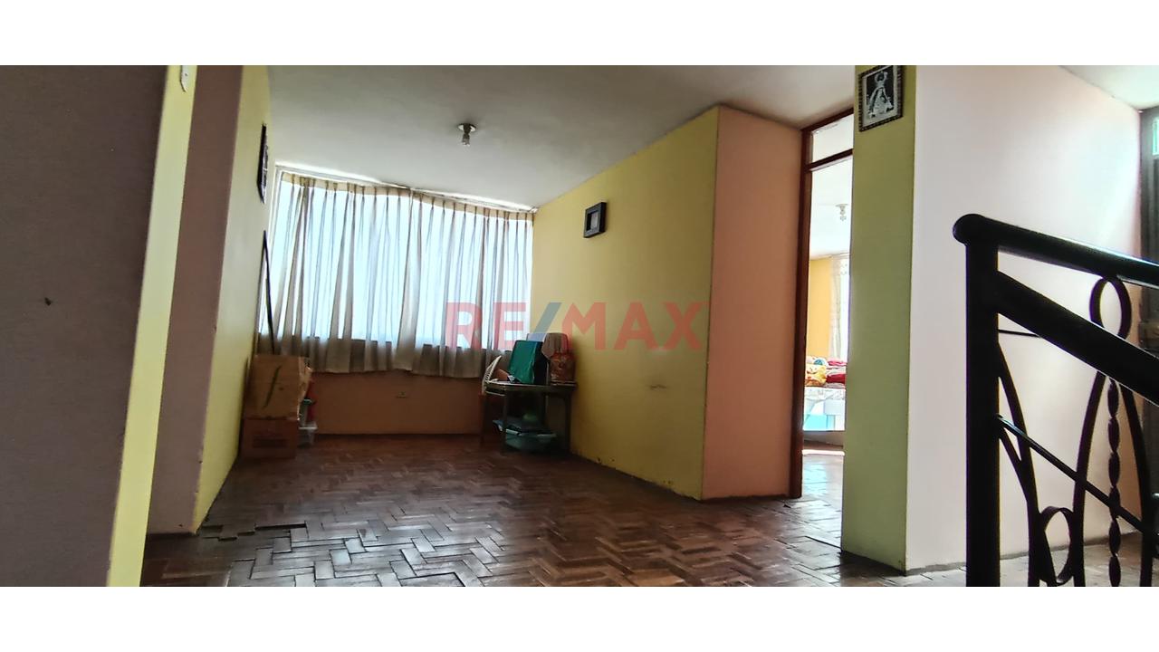Se Vende Amplia Casa A Precio De Terreno En Zamácola!!! — foto 7