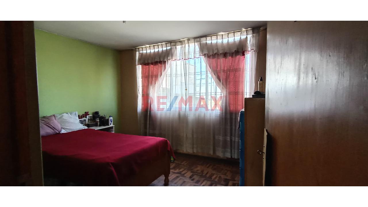 Se Vende Amplia Casa A Precio De Terreno En Zamácola!!! — foto 8