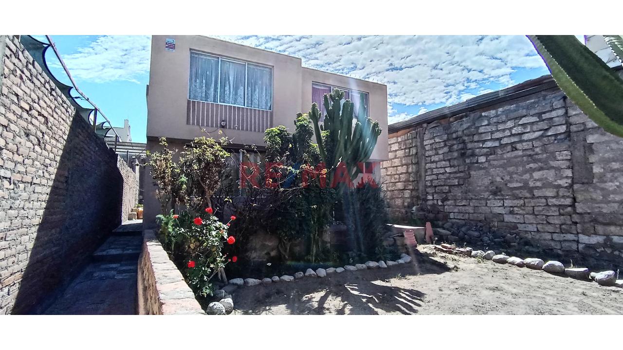 Se Vende Amplia Casa A Precio De Terreno En Zamácola!!! — foto 2