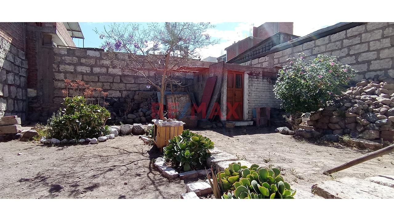 Se Vende Amplia Casa A Precio De Terreno En Zamácola!!! — foto 15