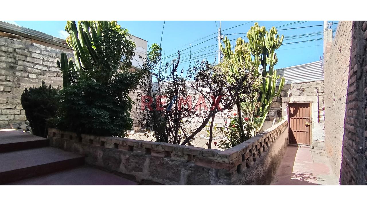 Se Vende Amplia Casa A Precio De Terreno En Zamácola!!! — foto 3