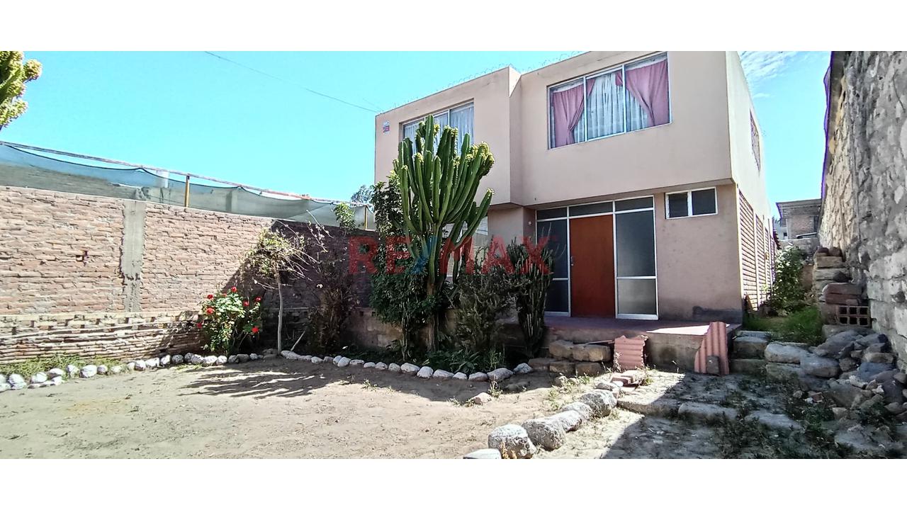 Se Vende Amplia Casa A Precio De Terreno En Zamácola!!!