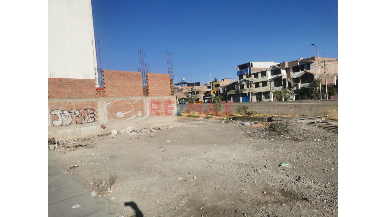 Venta De Terreno Comercial 100M2 Mariano Melgar - 1