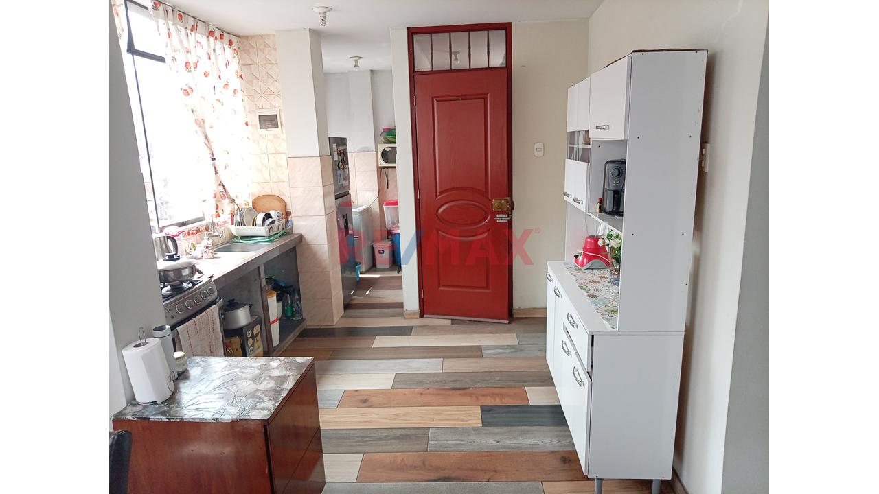 Departamento De 77.35M2 En Venta En 3Er Piso A Pasaso De La Av. Tupac Amaru - Comas — foto 7
