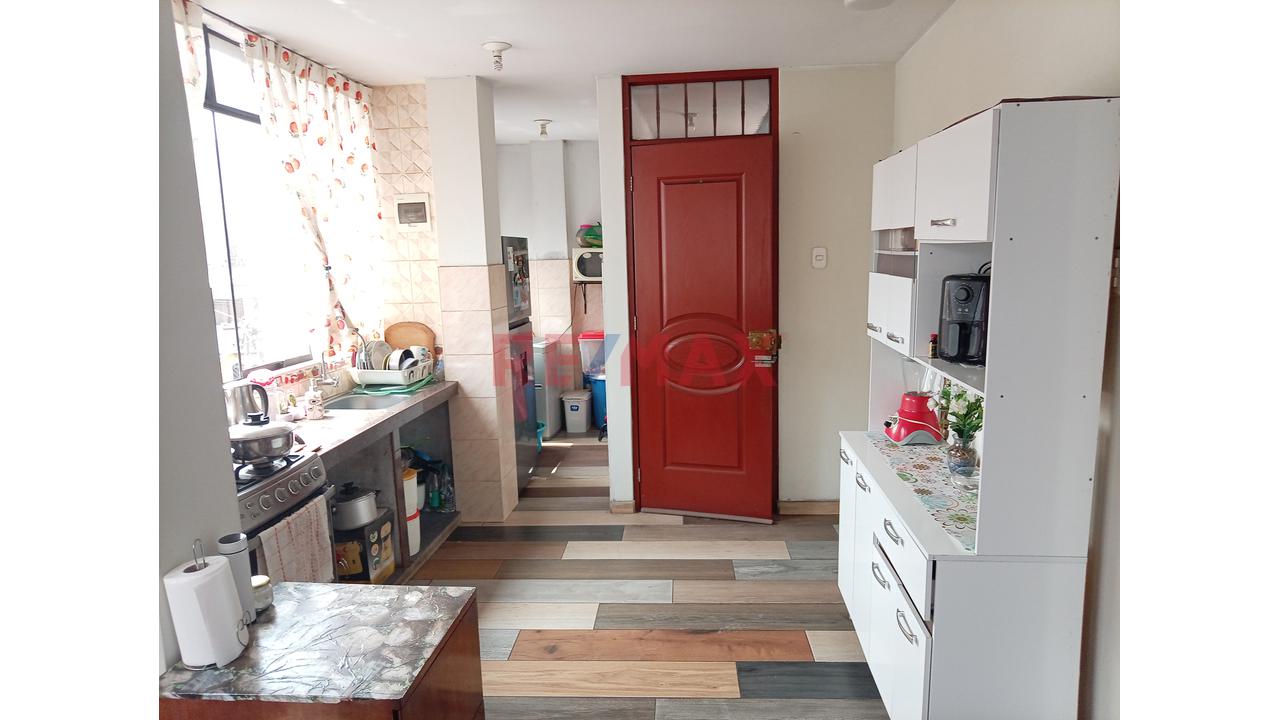 Departamento De 77.35M2 En Venta En 3Er Piso A Pasaso De La Av. Tupac Amaru - Comas — foto 10