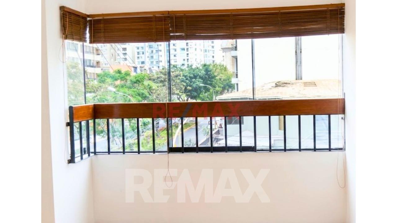 Vendo Amplio Departamento En Urb. Barrio Medico Limite Con Miraflores — foto 4