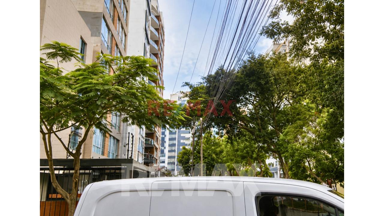 Vendo Amplio Departamento En Urb. Barrio Medico Limite Con Miraflores — foto 15