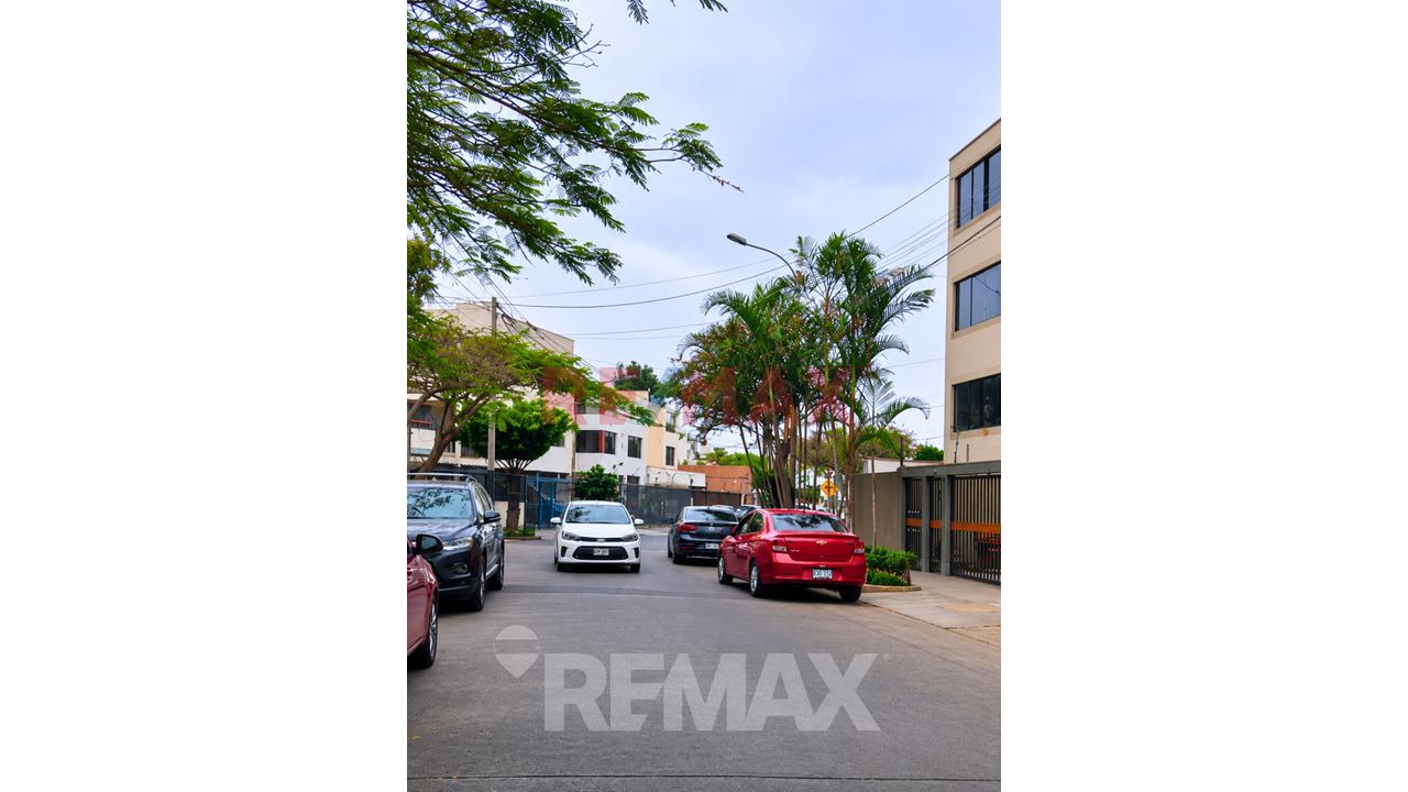 Vendo Amplio Departamento En Urb. Barrio Medico Limite Con Miraflores — foto 12