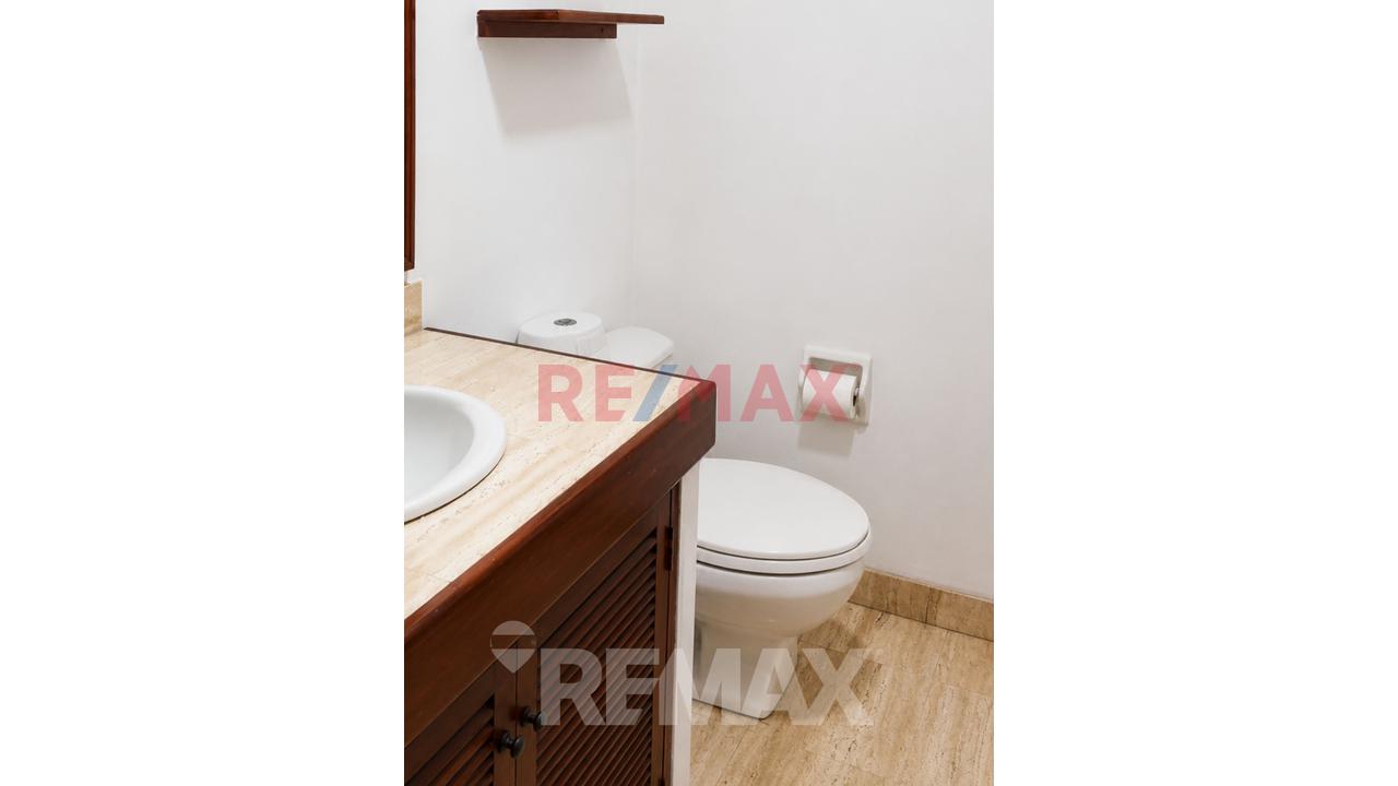 Vendo Amplio Departamento En Urb. Barrio Medico Limite Con Miraflores — foto 9