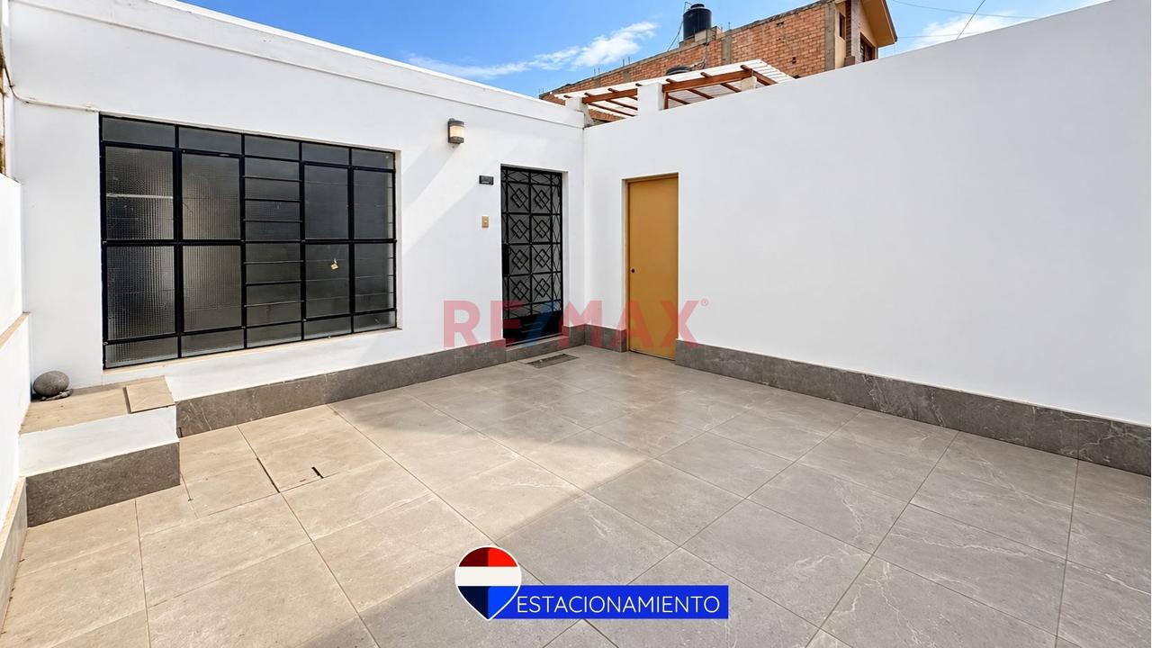 Casa En Venta De 199.20 M² Con Amplios Ambientes, Cochera Y Patio En Excelente Ubicación - 3