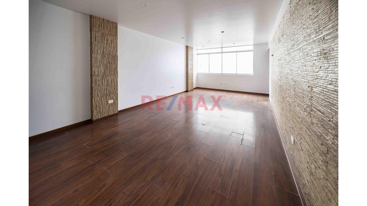 ¡Oportunidad Única! Hermoso Y Céntrico Departamento En Venta, En El Límite De Lince Y San Isidro — foto 2