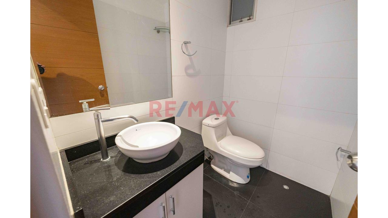 ¡Oportunidad Única! Hermoso Y Céntrico Departamento En Venta, En El Límite De Lince Y San Isidro — foto 5
