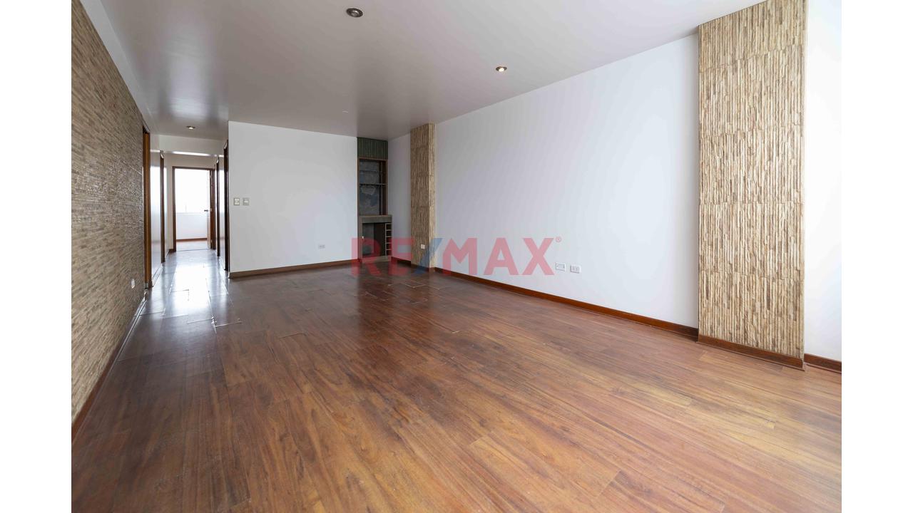 ¡Oportunidad Única! Hermoso Y Céntrico Departamento En Venta, En El Límite De Lince Y San Isidro — foto 3