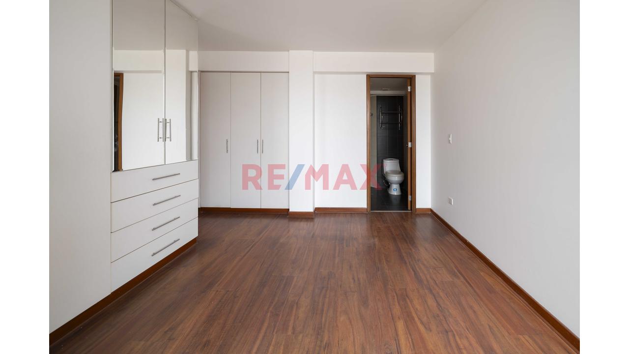 ¡Oportunidad Única! Hermoso Y Céntrico Departamento En Venta, En El Límite De Lince Y San Isidro — foto 6