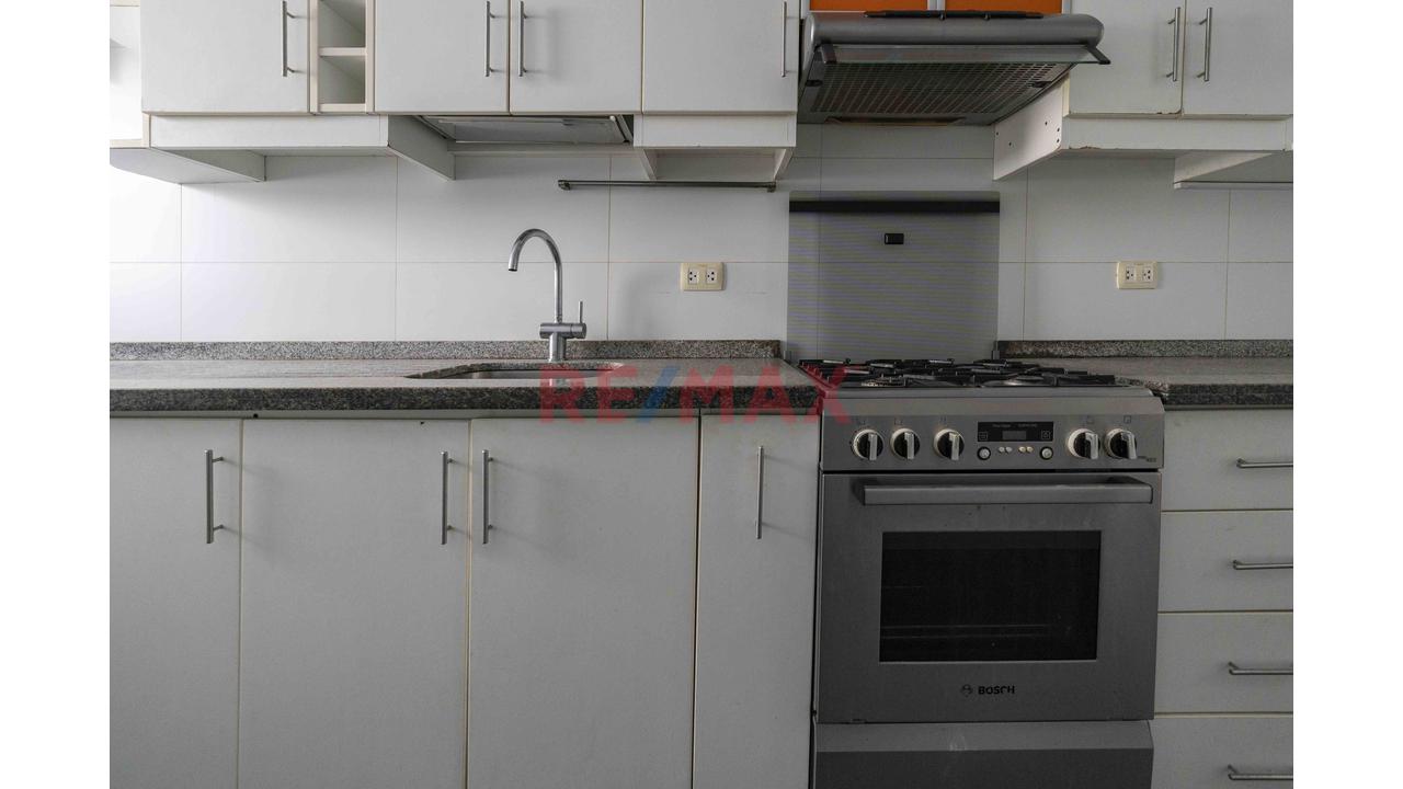 ¡Oportunidad Única! Hermoso Y Céntrico Departamento En Venta, En El Límite De Lince Y San Isidro — foto 9