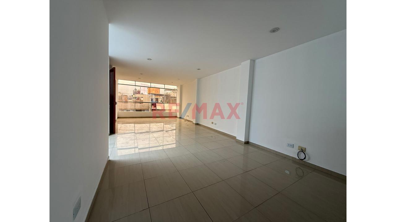 Amplio Departamento De 112 M² A 2 Cuadras De Municipalidad De Los Olivos - 4