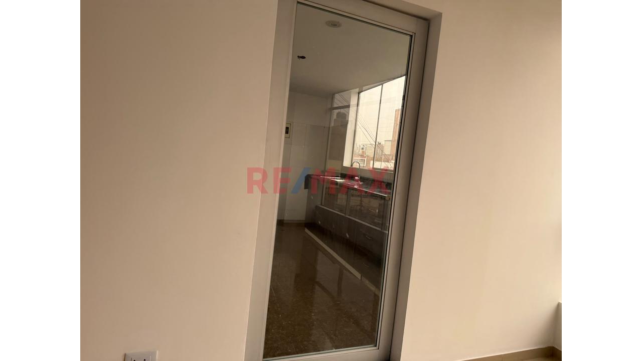 Amplio Departamento De 112 M² A 2 Cuadras De Municipalidad De Los Olivos - 6