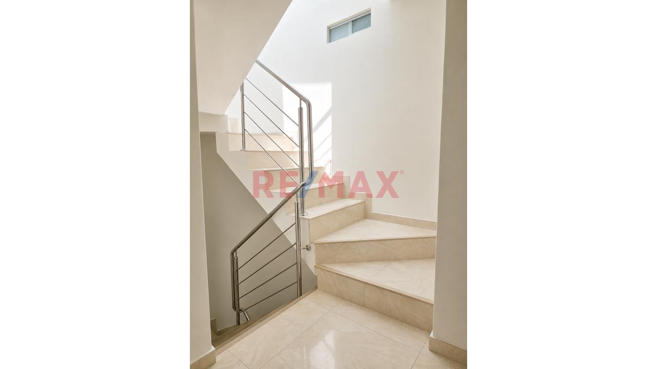 ¡Vive Grande En Socabaya! Casa De 3 Pisos + Sótano, Amplia, Con Vista Y Potencial De Ampliación! - 4