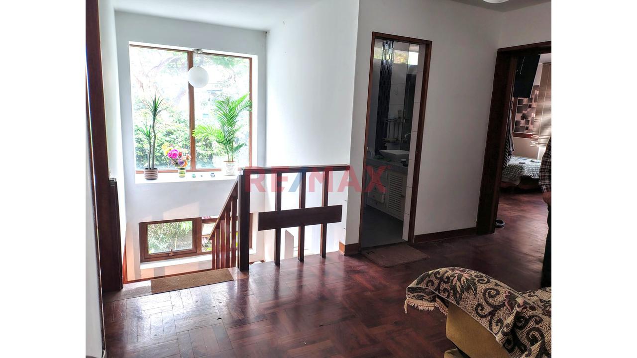 Casa En Alquiler En La Aurora Miraflores – 300 M², Esquina, Jardín Y 4 Habitaciones - 21