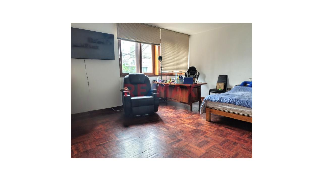 Casa En Alquiler En La Aurora Miraflores – 300 M², Esquina, Jardín Y 4 Habitaciones - 18