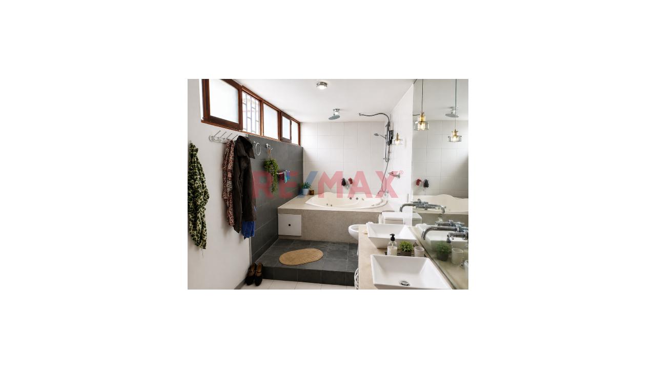 Casa En Alquiler En La Aurora Miraflores – 300 M², Esquina, Jardín Y 4 Habitaciones - 19