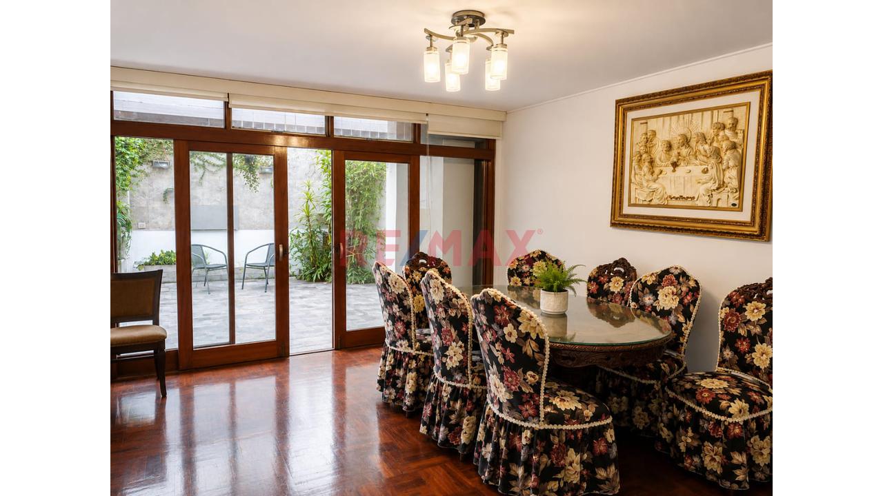 Casa En Alquiler En La Aurora Miraflores – 300 M², Esquina, Jardín Y 4 Habitaciones - 20