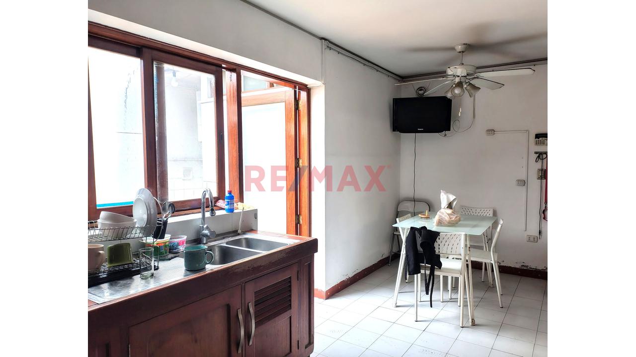 Casa En Alquiler En La Aurora Miraflores – 300 M², Esquina, Jardín Y 4 Habitaciones — foto 3