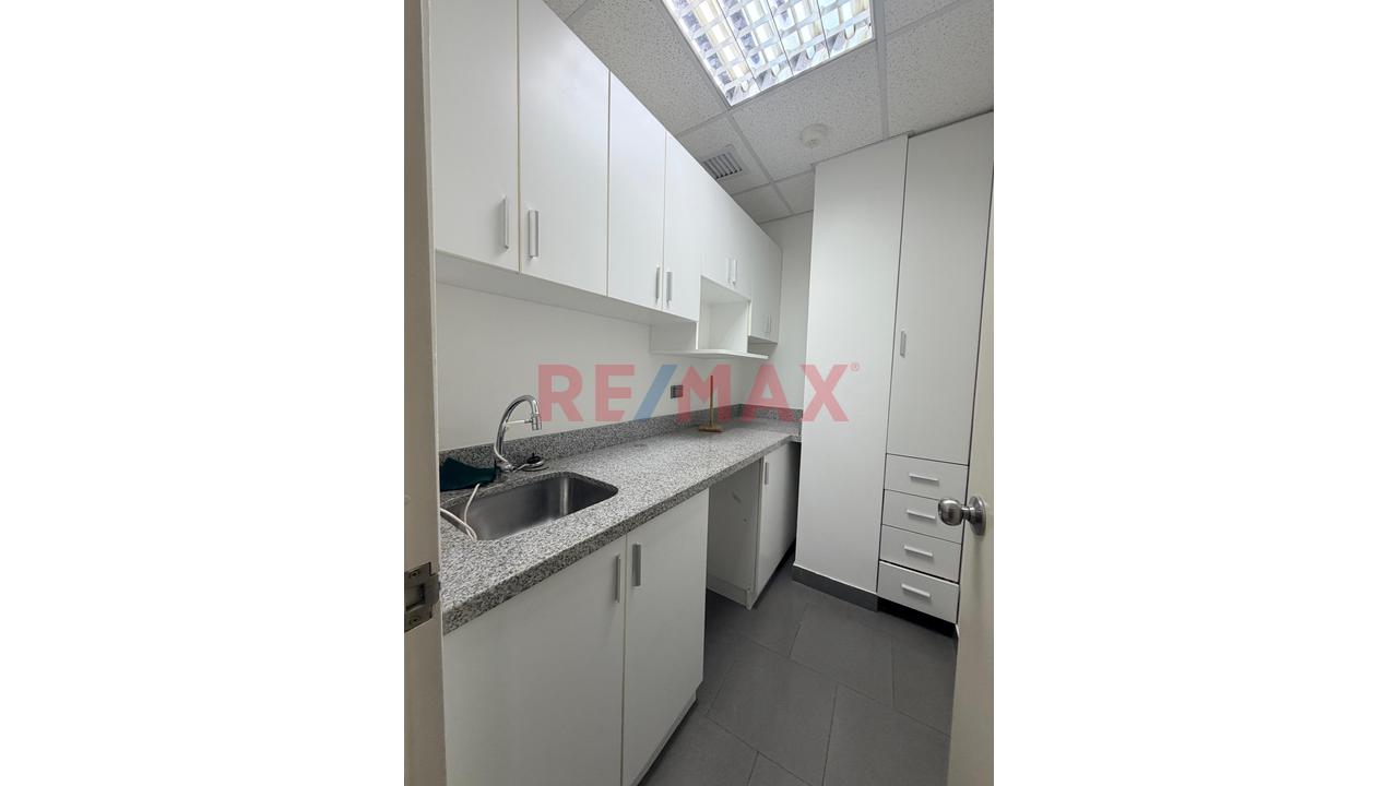Oficina En Alquiler De 112 M² Con Estacionamiento Y Vista Exterior En Surco — foto 12