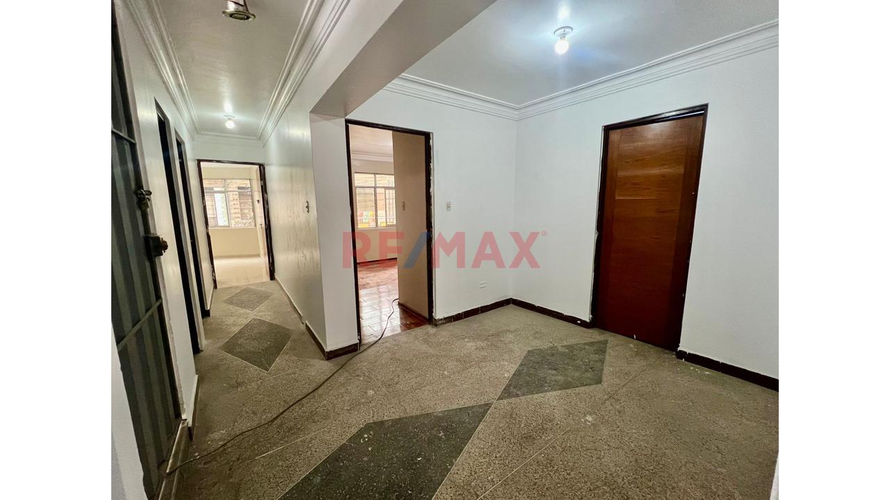 Vendo Casa De 169 M² En El Agustino: 4 Dormitorios, Estudio Y Cerca Al Municipio - 2