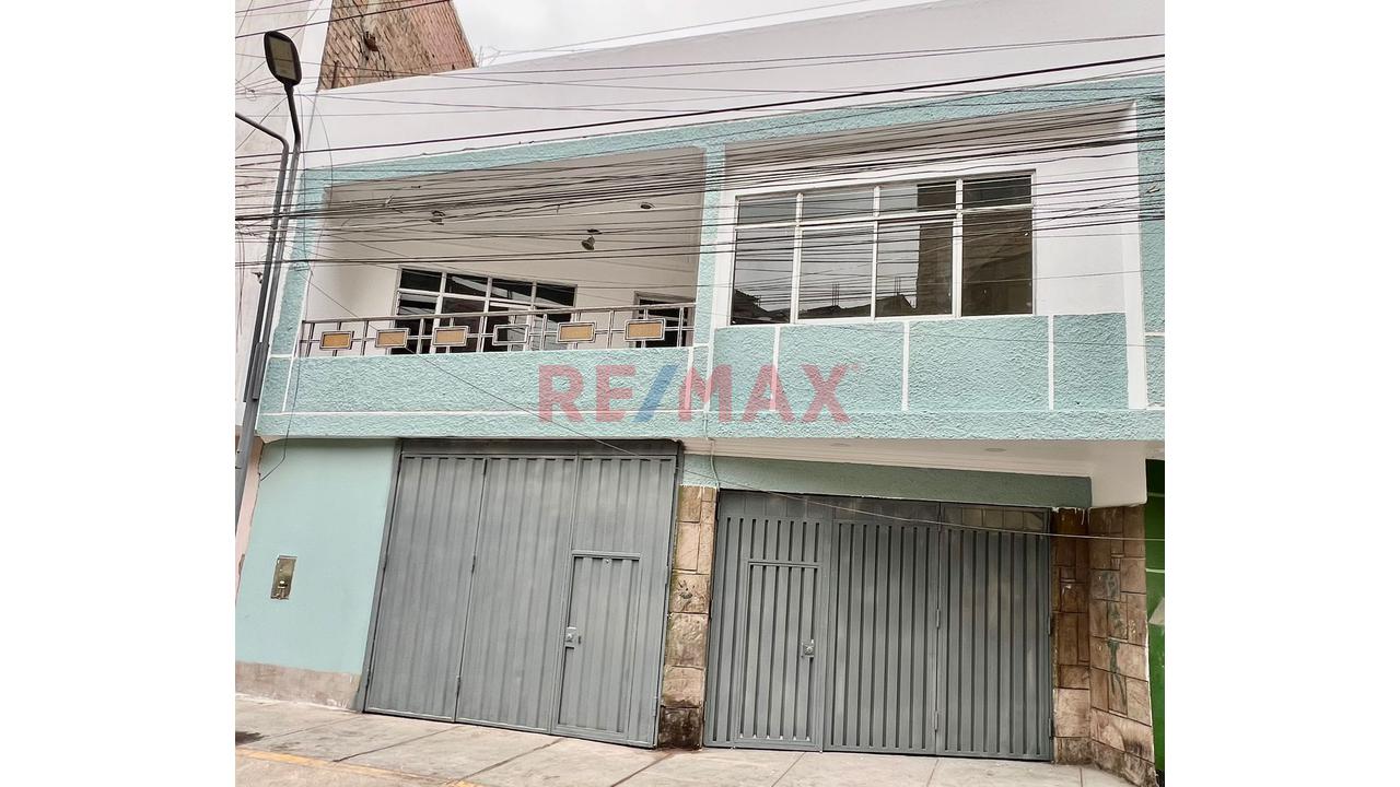 Vendo Casa De 169 M² En El Agustino: 4 Dormitorios, Estudio Y Cerca Al Municipio - 1