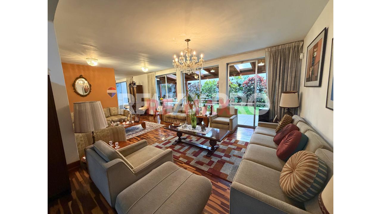 Se Vende Hermosa Casa En Av.Higuereta Alt. Av. Benavides — foto 5
