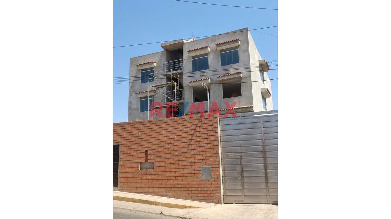 Preventa De Amplio Departamento De 199 M2 En 1 Er Piso Elevado - 1