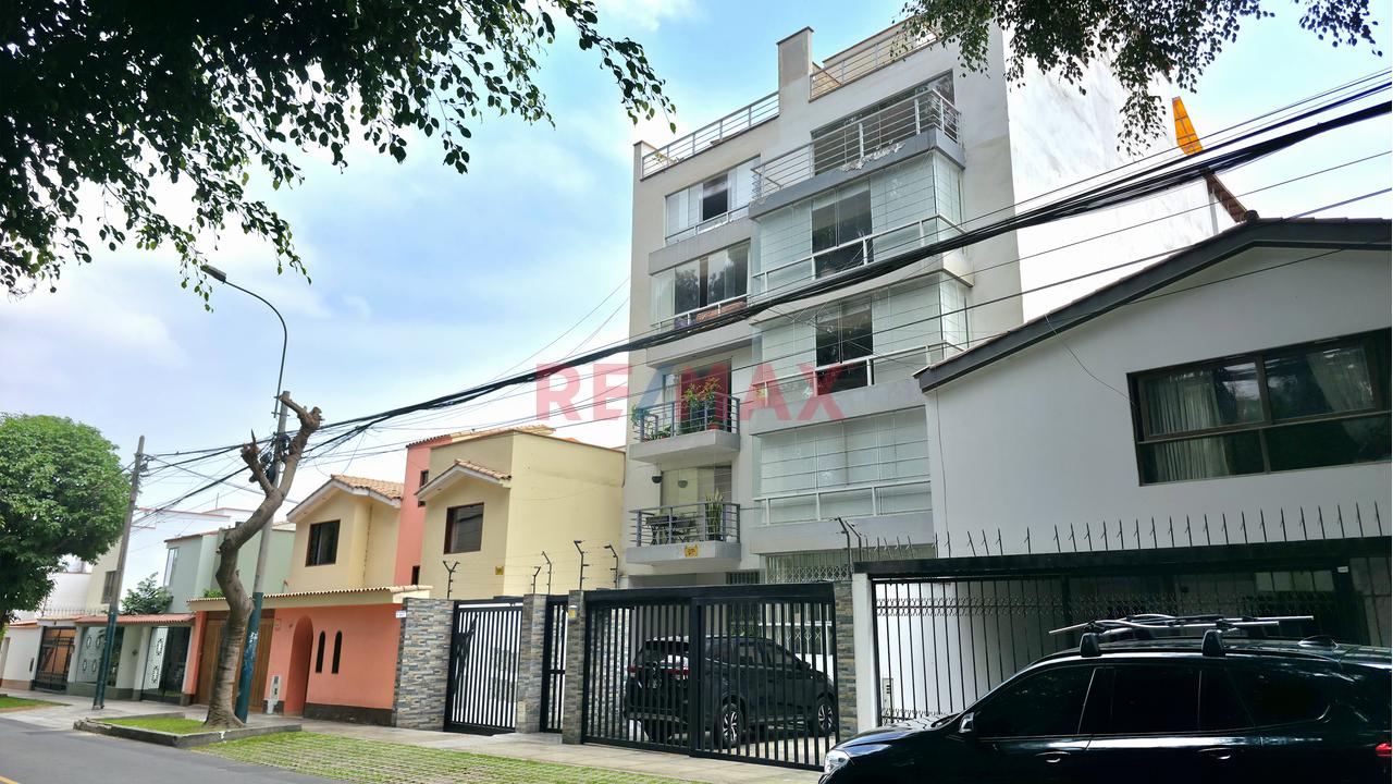 Departamento En Venta Frente A Parque – La Liguria, Surco