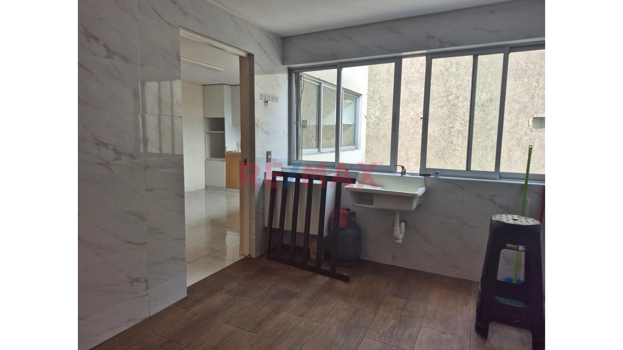 🏢Alquiler De Amplio Departamento De 180M2 En San Isidro - Ideal Para Oficinas - 2