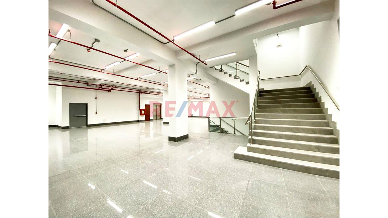 Alquilo Edificio Comercial De Estreno En Esquina (6 Pisos+Azotea ) – Área Techada : 3,078 M² En Av. Balta 1551 Con Manuel Pardo - 12