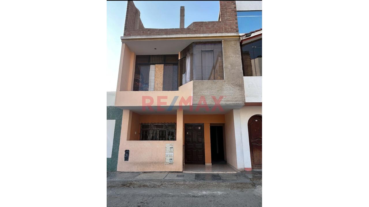🏠 ¡Ocasión! Amplia Casa De 3 Pisos En Venta 🏠 - 1