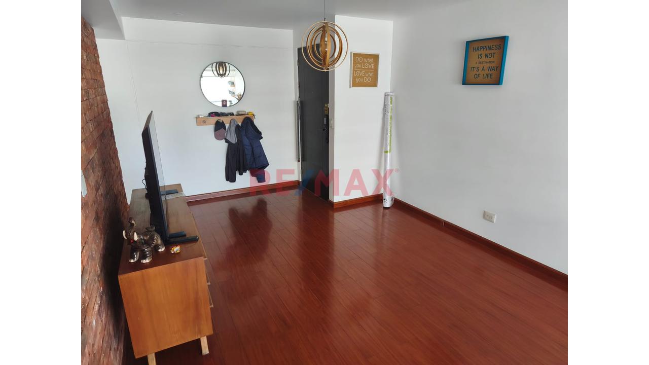 Vive En La Zona Mas Conectada De Miraflores!!!!!, Frente A La Via Expresa Y Pegado A Barranco, A Pocas Cuadras De La Utec Y Del Plaza Vea Del Cortijo, Con Cochera Y Deposito — foto 3