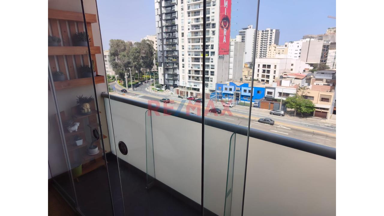 Vive En La Zona Mas Conectada De Miraflores!!!!!, Frente A La Via Expresa Y Pegado A Barranco, A Pocas Cuadras De La Utec Y Del Plaza Vea Del Cortijo, Con Cochera Y Deposito — foto 5