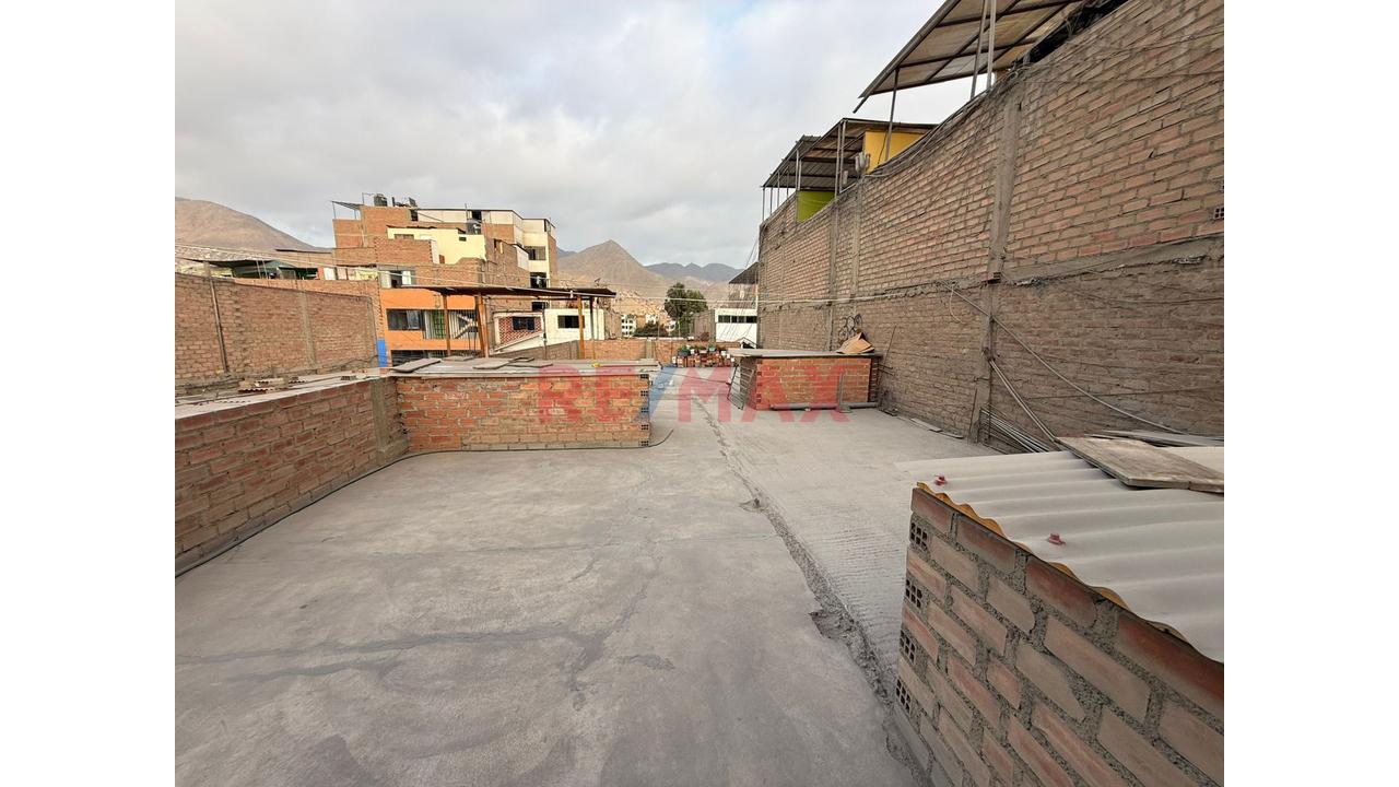 Casa En Venta En Comas +2 Departamentos + Azote - 5
