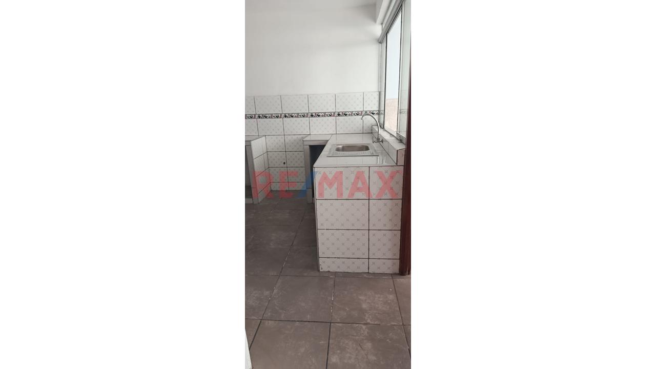 Alquiler Local Comercial 1Er Y 2Do Piso Urb Palao - Smp — foto 4