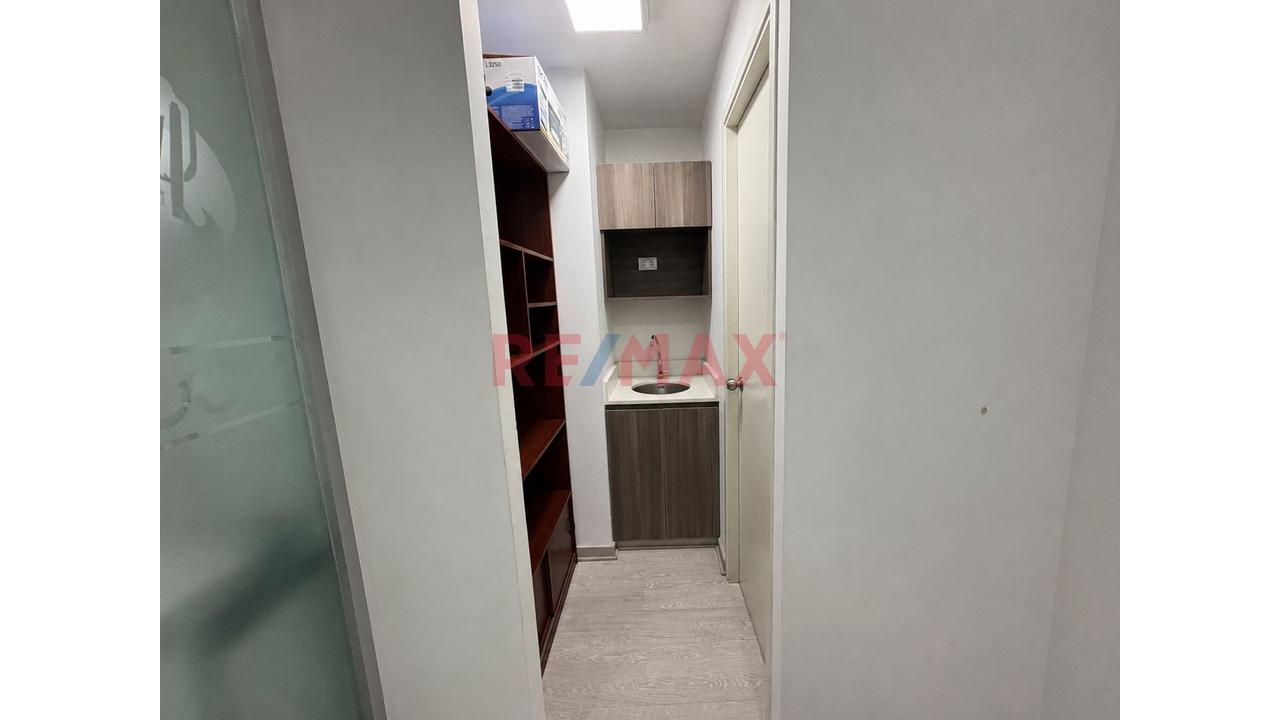 Oficina Implementada Y Amoblada En Alquiler – Surco | Cerca Al Centro Financiero Del Jockey — foto 7