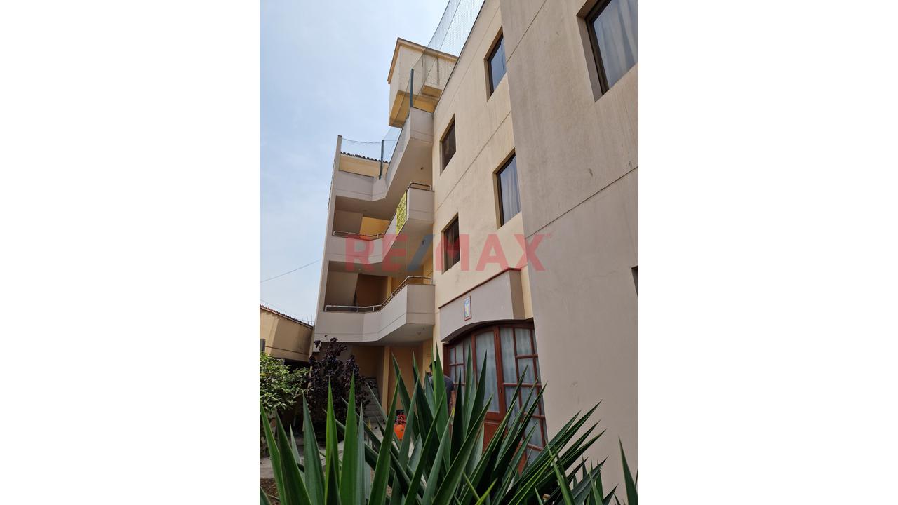 Oportunidad De Inversion Inmueble  04 Pisos  Us$ 400,000 Ubicado En Bellavista Frente A Un Parque — foto 2