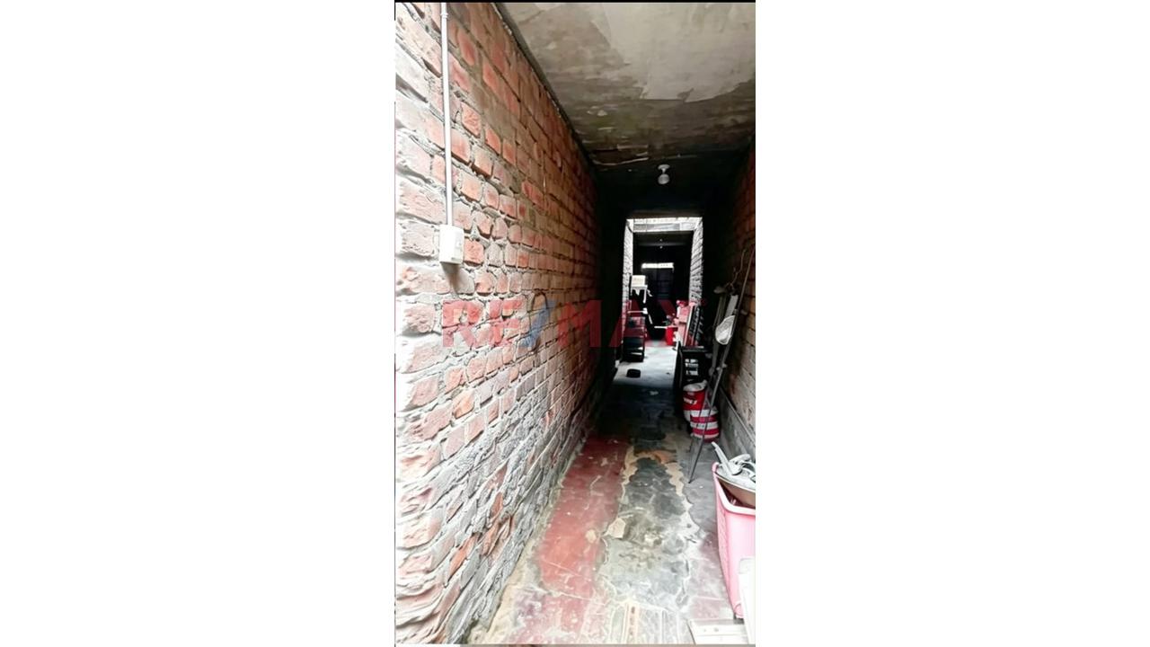Se Vende Casa Como Terreno -San Martin De Porres Excelente Ubicacion. — foto 2