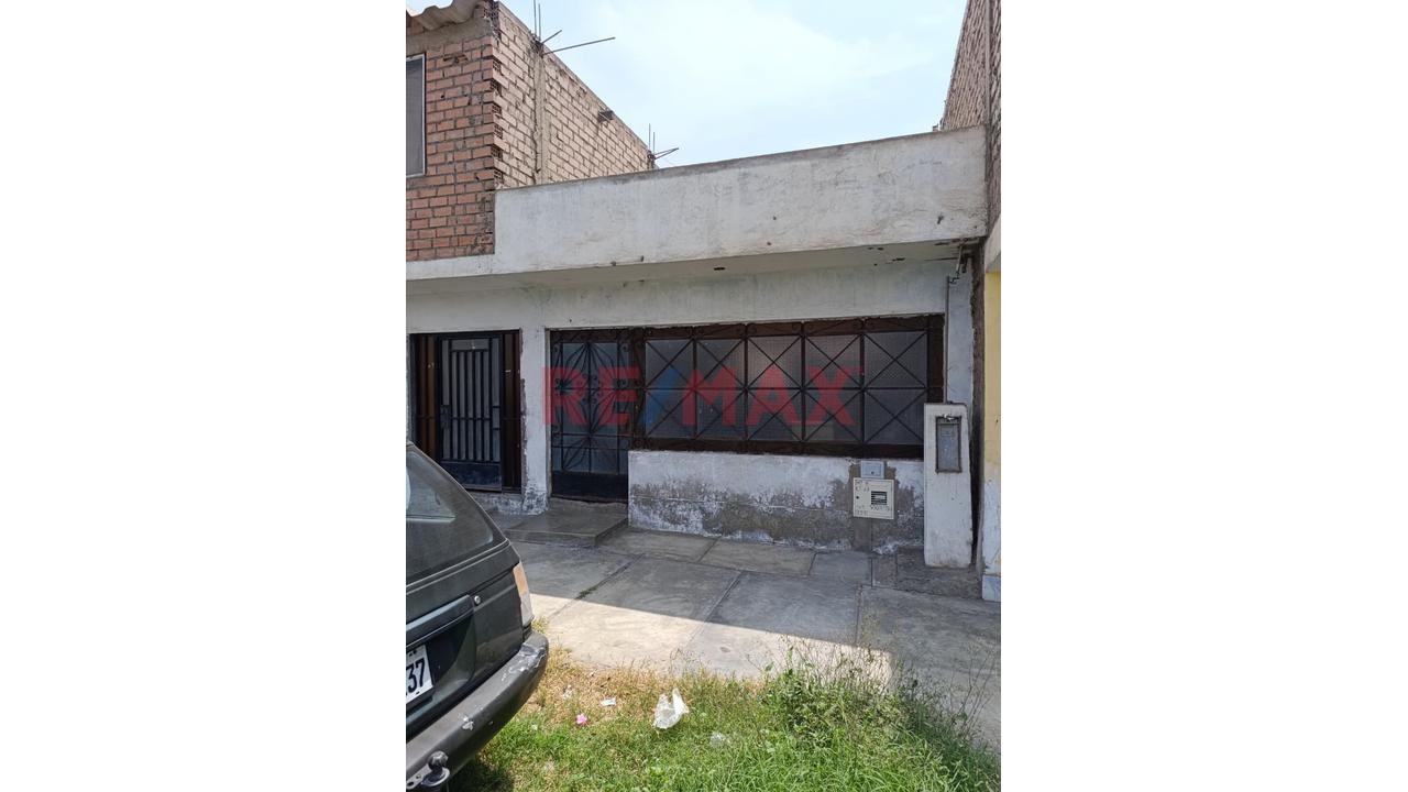 Atencion Inversionistas: Venta De Casa Como Terreno De 74 M2 A Una Cuadra De La Panamericana Norte - 1