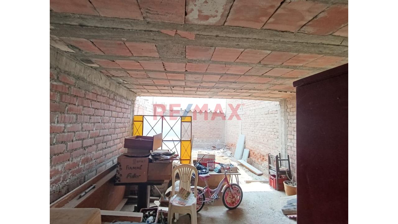 Atencion Inversionistas: Venta De Casa Como Terreno De 74 M2 A Una Cuadra De La Panamericana Norte - 4