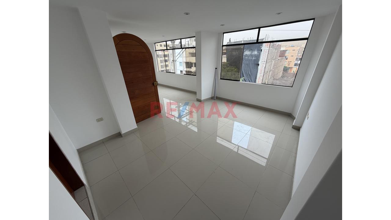 Se Vende Duplex Urb. Los Parrales De Surco - 3