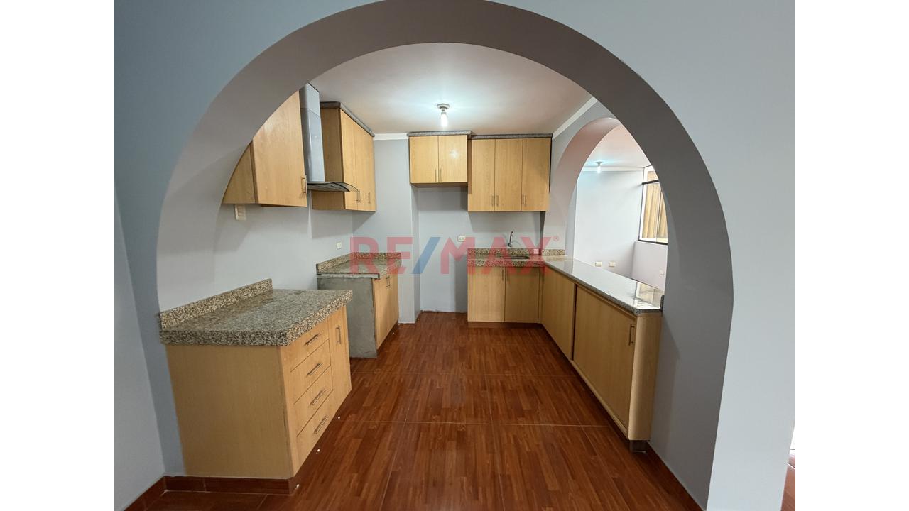 Se Vende Duplex Urb. Los Parrales De Surco - 6