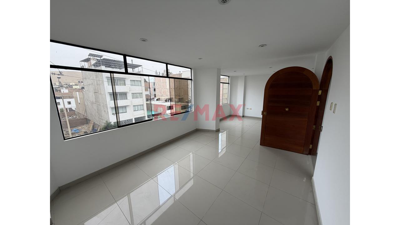 Se Vende Duplex Urb. Los Parrales De Surco - 1