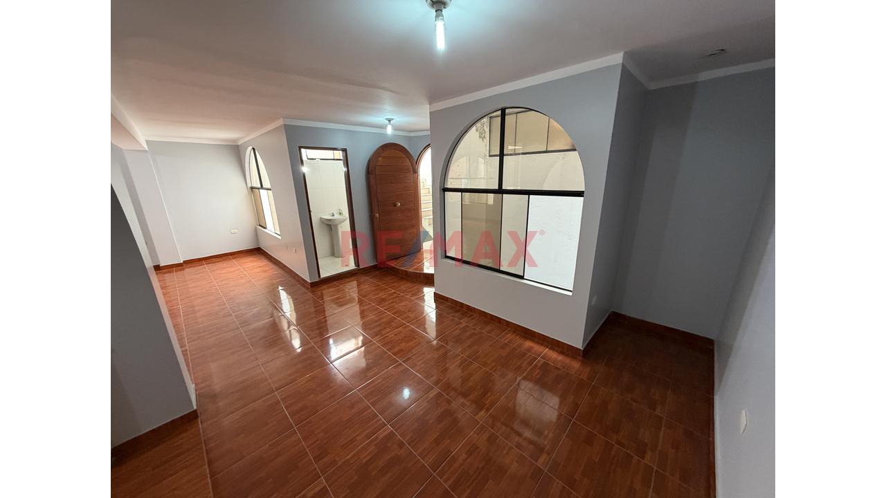 Se Vende Duplex Urb. Los Parrales De Surco - 5